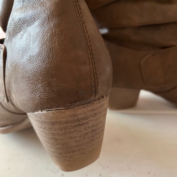 Women’s Boots with small heel and buckle.size 6 - Picture 6 of 7